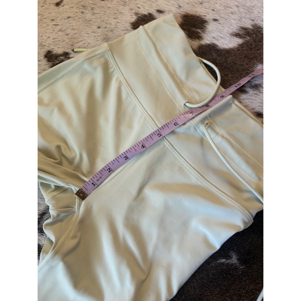 VUORI Daily Form Leggings In Lemongrass Size Small - Picture 5 of 6